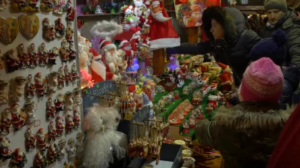 Kerstsouvenirs Een Kerstmarkt — Stockvideo