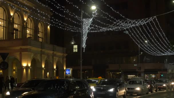 Condução Rua Com Decorações Natal Bucareste — Vídeo de Stock