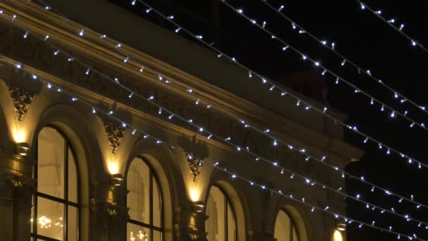 Światła Świąteczne Pobliżu Budynku — Wideo stockowe