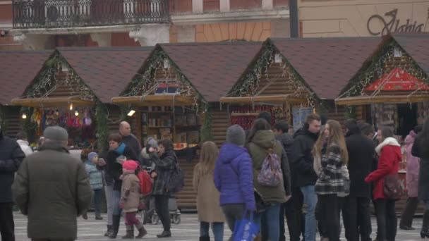Ludzie Brasov Boże Narodzenie Rynku — Wideo stockowe