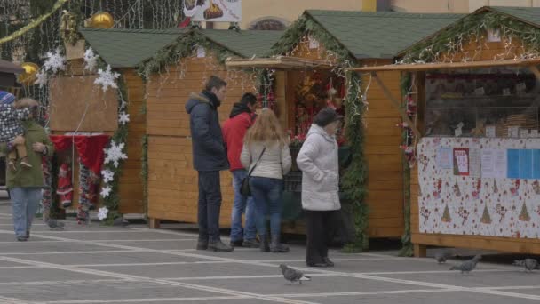 Kupowanie Budki Świątecznej — Wideo stockowe