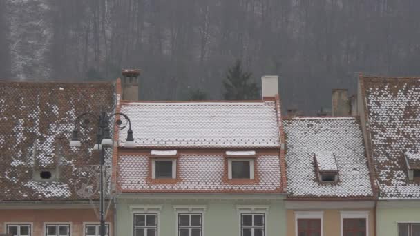 雪に覆われた屋根瓦 — ストック動画