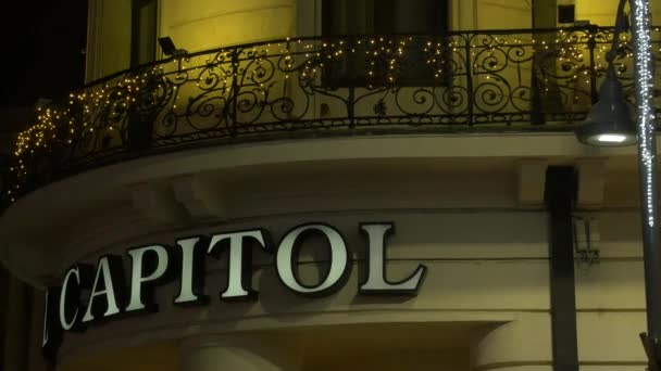 Capitol Hotel Med Julbelysning — Stockvideo