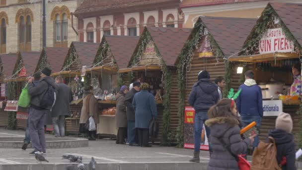Brasov Daki Noel Pazarında Sokak Tezgahları — Stok video