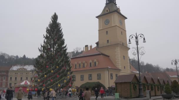 ブラゾフのクリスマスツリークリスマスマーケット — ストック動画