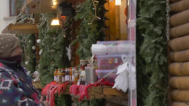 Femme Âgée Marché Noël — Video