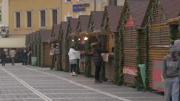 Wooden Stalls Christmas Market Brasov — Stock Video