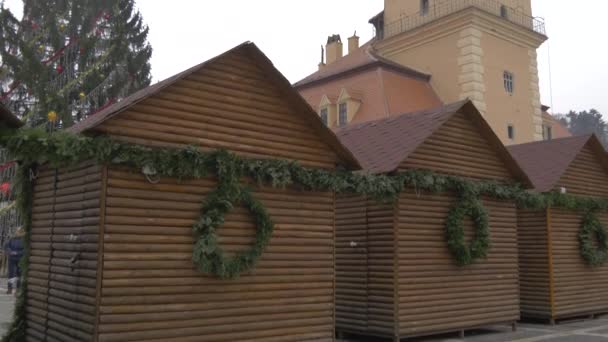 ブラソフ旧市庁舎近くの木造屋台 — ストック動画