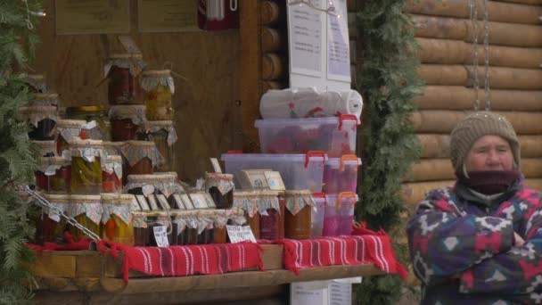 Puesto Madera Con Productos Caseros — Vídeos de Stock