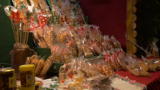 街头摊位 有姜饼和其他糖果 — 图库视频影像
