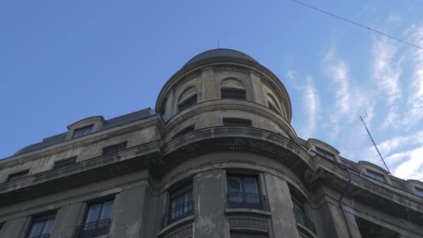 旧建筑的低角 — 图库视频影像