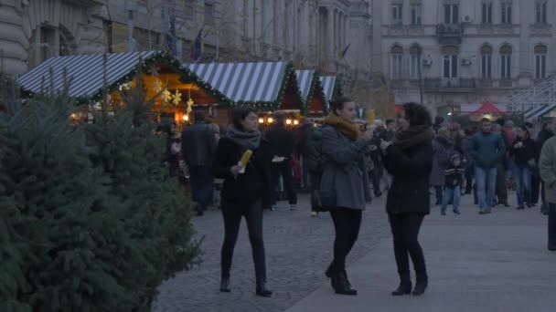 Comer Callos Hervidos Mercado Navidad — Vídeo de stock