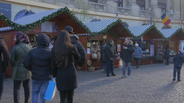 Går Förbi Stånd Bukarests Julmarknad — Stockvideo