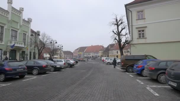 Voitures Garées Sur Petite Place Sibiu — Video