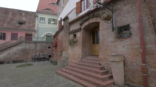 Sibiu Daki Altın Varil Restoranına Giriş — Stok video