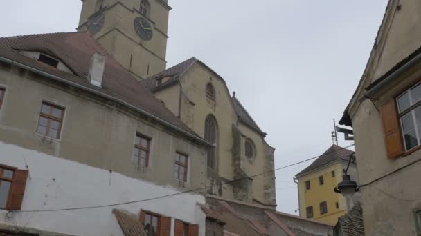 Gebäude Der Nähe Der Lutherischen Kirche — Stockvideo