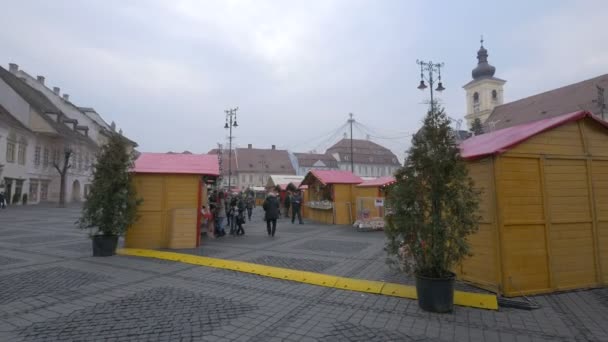 Holzhütten Auf Dem Weihnachtsmarkt Sibiu — Stockvideo