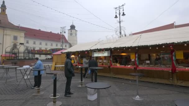 Essensstände Auf Einem Weihnachtsmarkt — Stockvideo