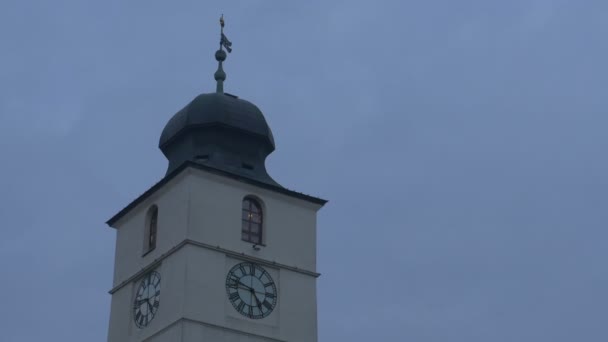 Lage Hoek Van Een Klokkentoren Sibiu — Stockvideo