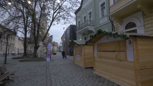 Деревянные Ларьки Рождественском Рынке — стоковое видео