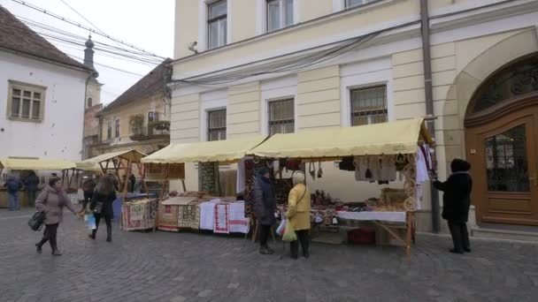 Nsanlar Eski Kasabada Tezgahlarla Yürüyor — Stok video