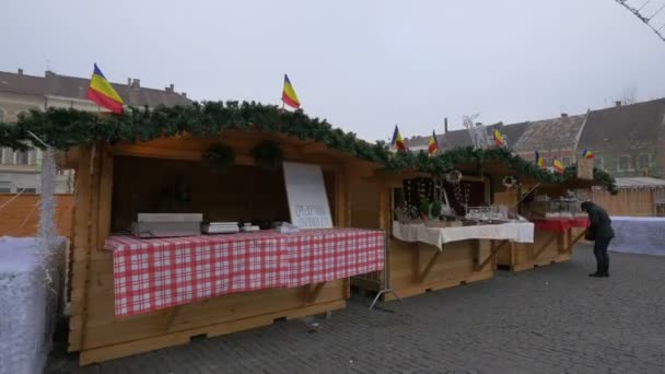 Kleine Straßenstände Auf Dem Weihnachtsmarkt — Stockvideo