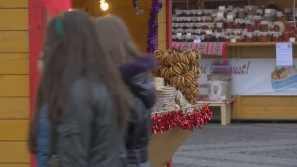 有食物的圣诞摊位 — 图库视频影像