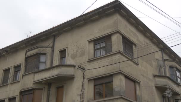 Antiguo Edificio Apartamentos Ciudad — Vídeos de Stock