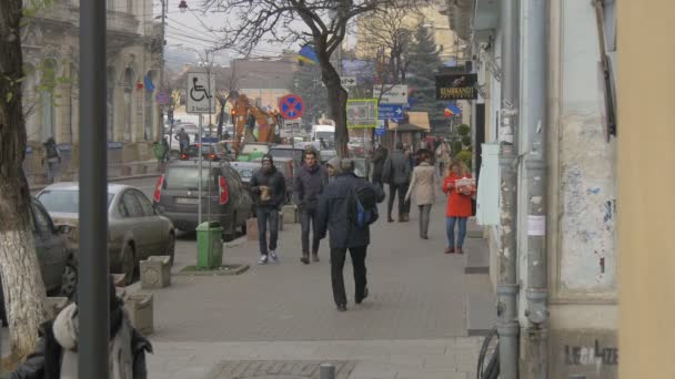 Pessoas Andando Uma Rua — Vídeo de Stock