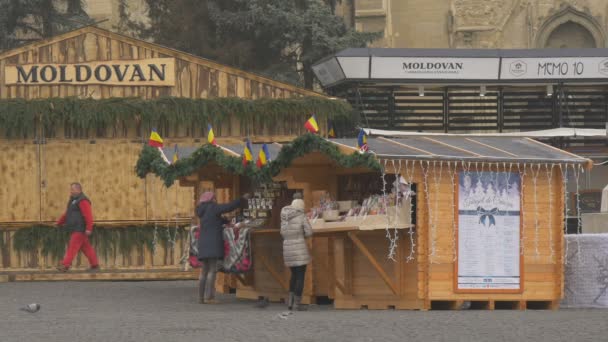 Kerstmarkt Met Houten Stalletjes — Stockvideo