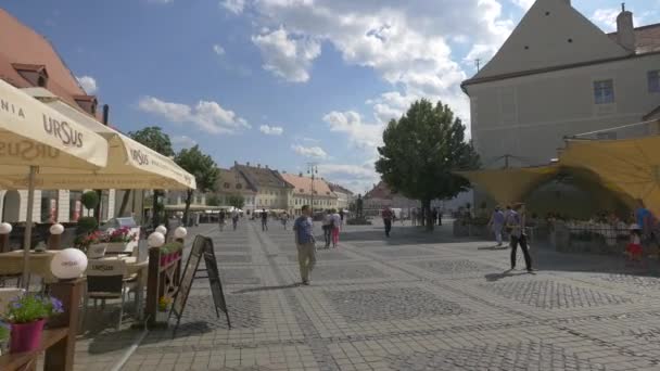 Gente Gran Plaza Sibiu — Vídeos de Stock