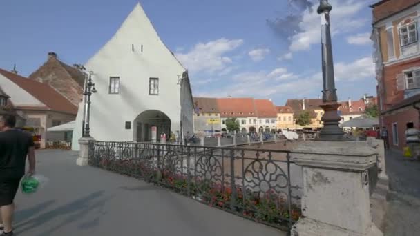 Det Lilla Torget Sett Utifrån Lögnarbron Sibiu — Stockvideo