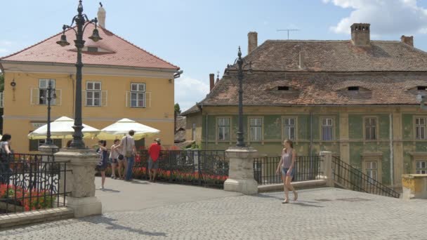 Mensen Liars Bridge Sibiu — Stockvideo