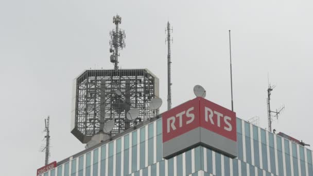 Das Dach Des Gebäudes Von Radio Tlvision Suisse Rts — Stockvideo