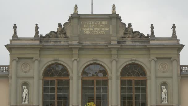 Conservatorium Musique Met Standbeelden Genève — Stockvideo