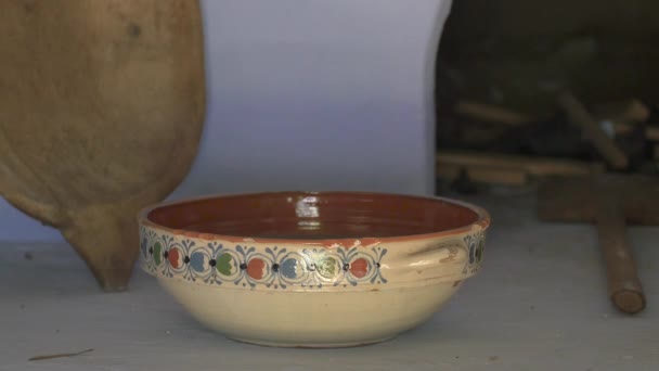 Zbliżenie Starej Ceramicznej Miski — Wideo stockowe