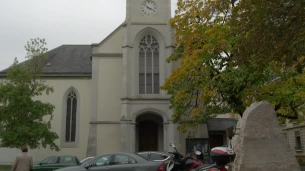 Incline Uma Igreja Com Torre Relógio Genebra — Vídeo de Stock