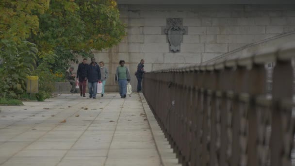 Lidé Procházející Nábřeží Ženevě — Stock video