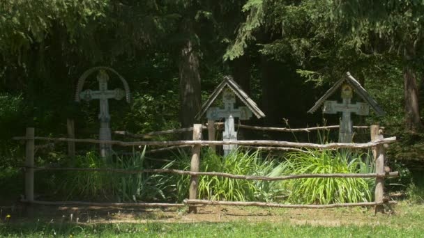 Liten Kyrkogård Vid Friluftsmuseet Sibiu — Stockvideo