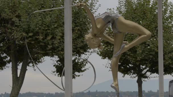 Gymnaste Avec Statue Ruban — Video