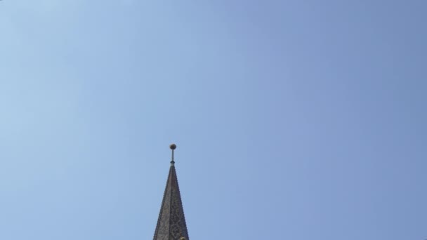 圣玛丽路德教会主教座堂向下倾斜 — 图库视频影像