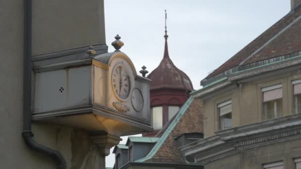 Orologio Sulla Cima Edificio — Video Stock