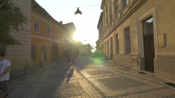 Caminando Por Calle Samuel Von Brukenthal — Vídeo de stock