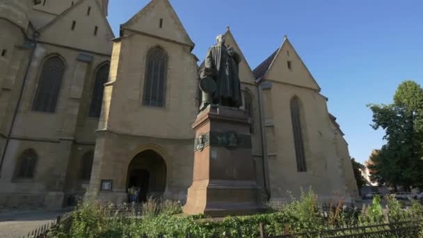 Άγαλμα Του Επισκόπου Georg Daniel Teutsch Sibiu — Αρχείο Βίντεο