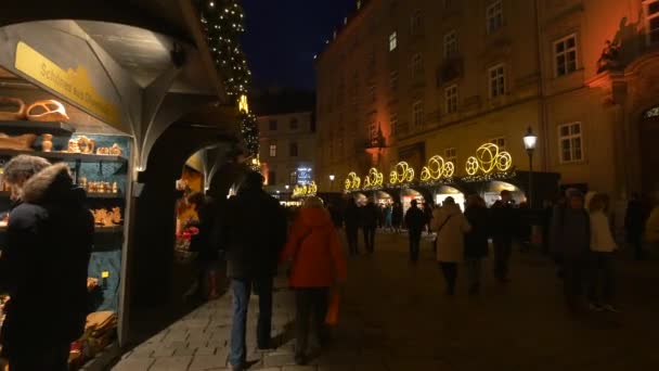 Paseando Por Los Puestos Del Mercado Navideño Stephansplatz — Vídeos de Stock