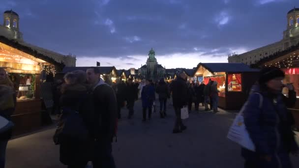 Turistas Que Visitam Mercado Natal — Vídeo de Stock