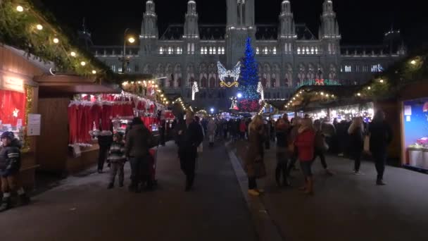 Gente Caminando Mercado Navideño Rathausplatz — Vídeos de Stock