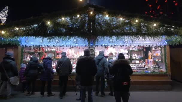 Souvenirstal Een Kerstmarkt — Stockvideo