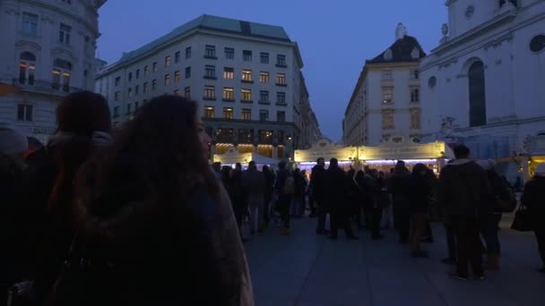 Gente Mercado Navidad Michaelerplatz — Vídeo de stock