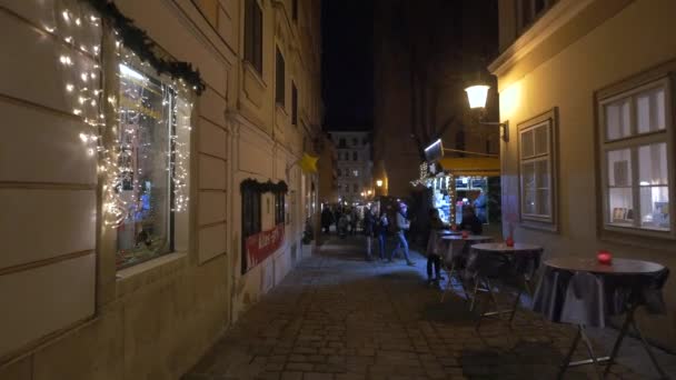 有桌子和圣诞装饰品的街道 — 图库视频影像